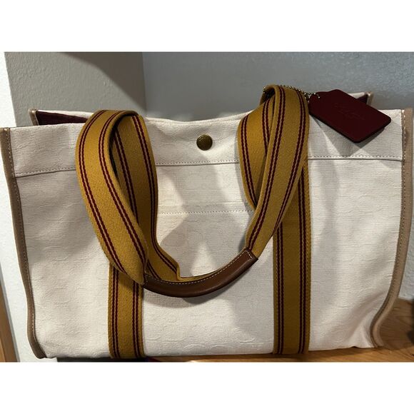 Coach Spin Tote 42 In Signature Jacquard, Natural Multi EUC - Picture 3 of 9